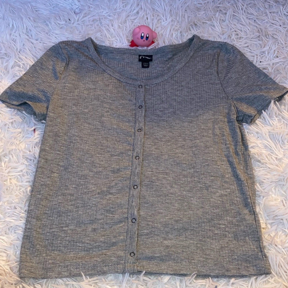 Gray, button up short sleeve shirt!
